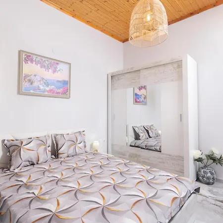 Helga Exotic Pefkochori