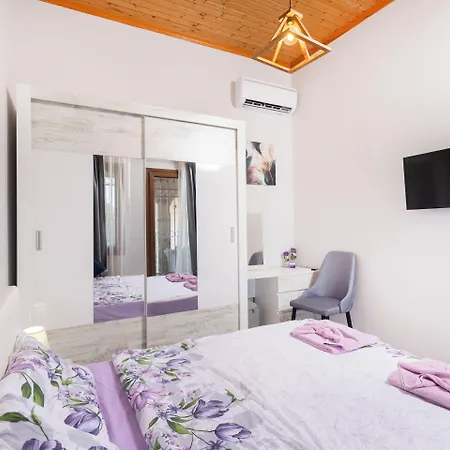 Helga Exotic Lejlighedshotel 4*