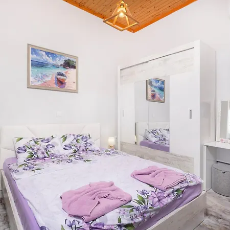 Helga Exotic Aparthotel Pefkochori