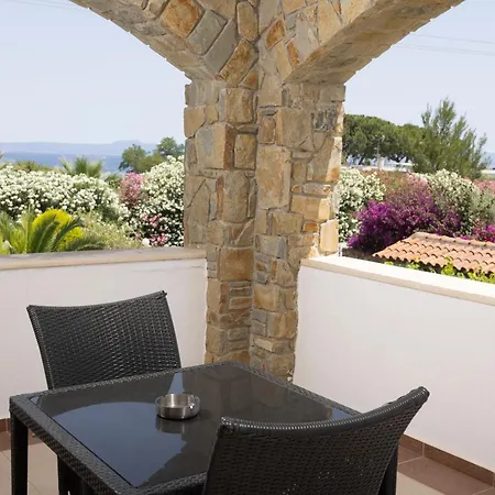 Helga Exotic Aparthotel 4*