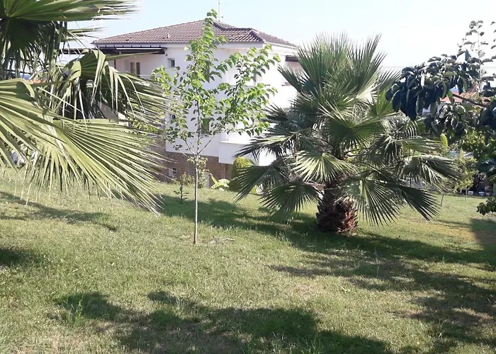 Helga Exotic Apart-hotel Pefkochori