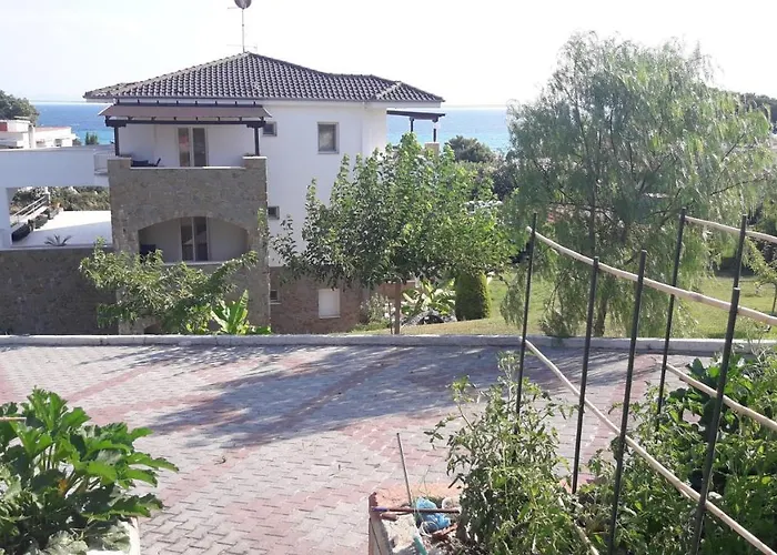 Helga Exotic Apart-hotel Pefkochori