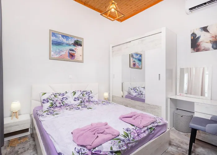 Helga Exotic Apart-hotel Pefkochori