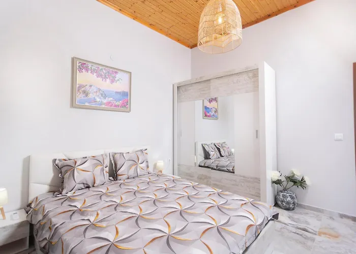 Helga Exotic Pefkochori