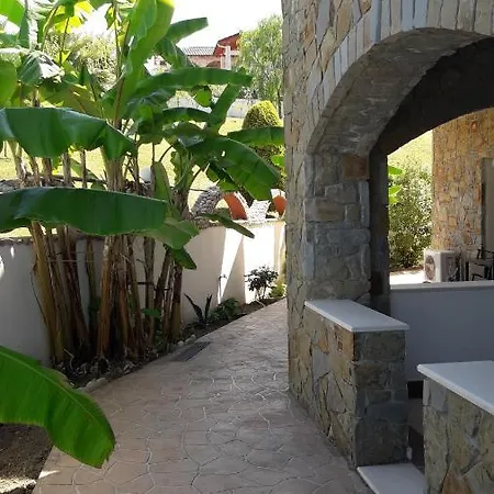 アパートホテル Helga Exotic ペフコホリ