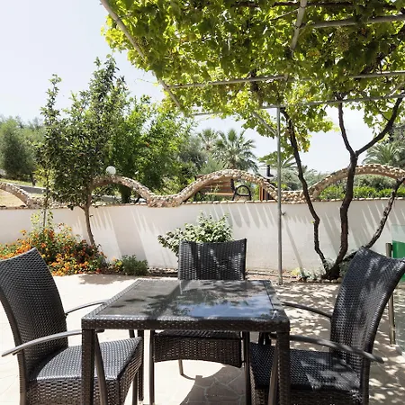 アパートホテル Helga Exotic